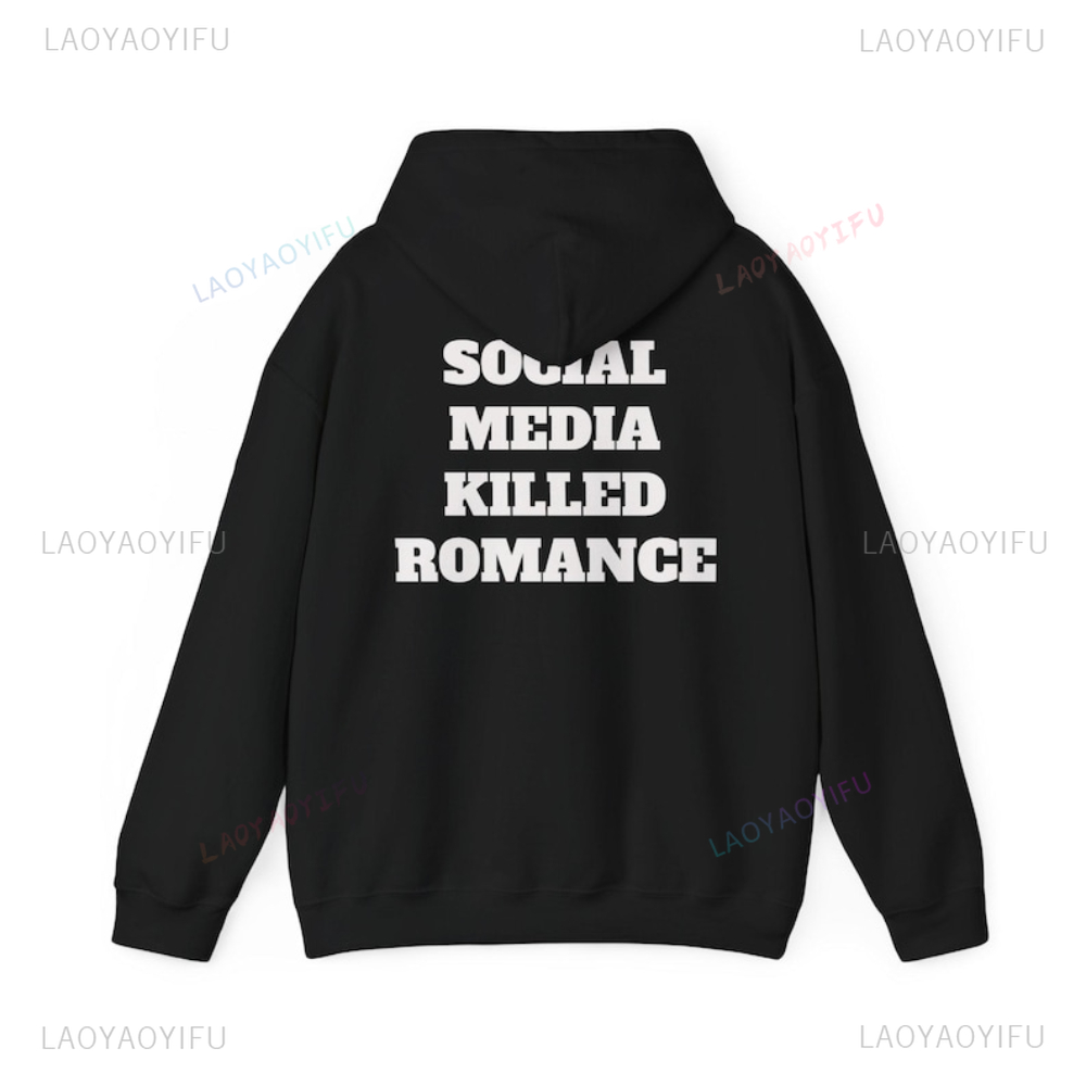 Graphic Hoodie Streetwear - Mídia social matou romance letras simples