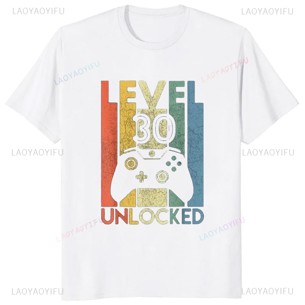 T-shirt desbloqueada com nível - Street Fashion Magazine avaliação e preço